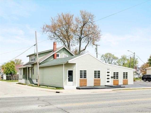 1639 Lapeer Avenue, Port Huron, MI 48060