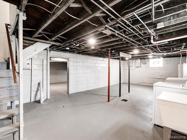 1639 Lapeer Avenue, Port Huron, MI 48060