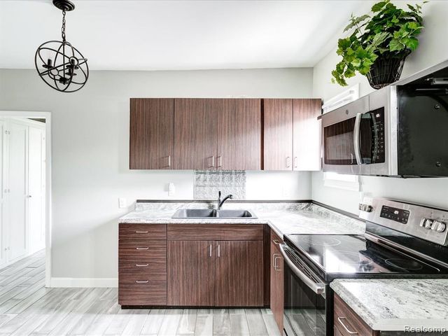 1639 Lapeer Avenue, Port Huron, MI 48060