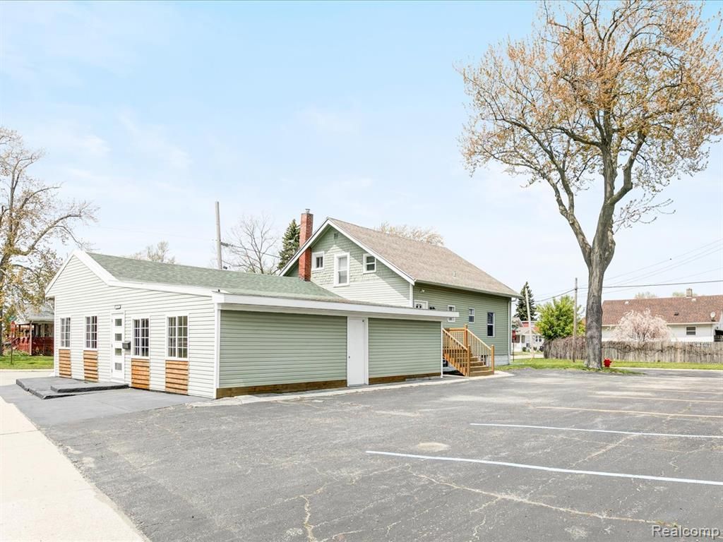 1639 Lapeer Avenue, Port Huron, MI 48060