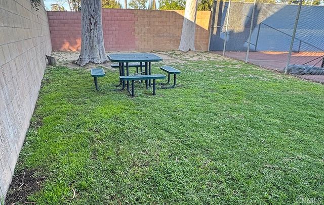 17241 Roscoe 16, Northridge, CA 91325