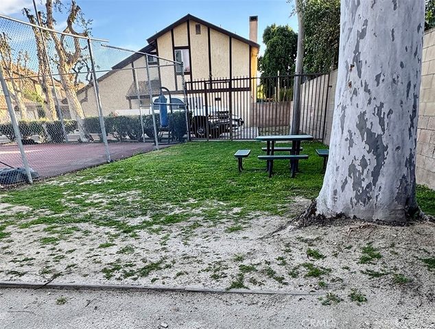 17241 Roscoe 16, Northridge, CA 91325