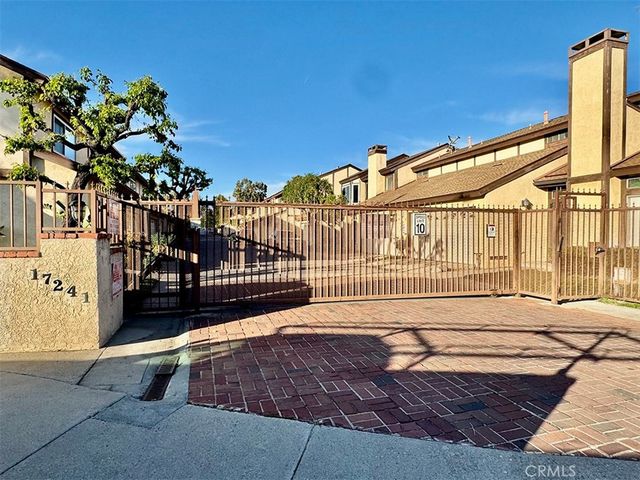 17241 Roscoe 16, Northridge, CA 91325