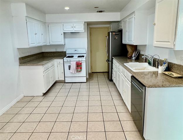 17241 Roscoe 16, Northridge, CA 91325