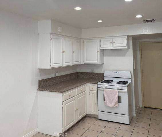 17241 Roscoe 16, Northridge, CA 91325