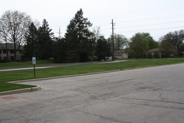 731 E Nerge Road 731-791, Roselle, IL 60172