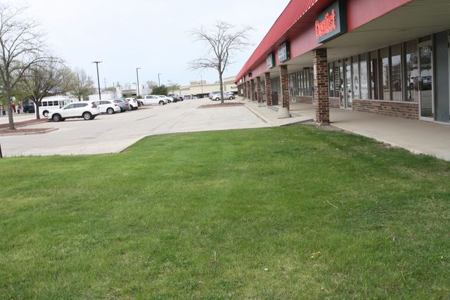 731 E Nerge Road 731-791, Roselle, IL 60172