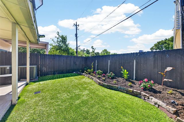 4711 Floyd Street, Houston, TX 77007