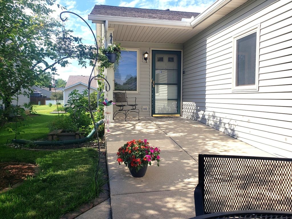 50 S Juniper Drive, North Aurora, IL 60542
