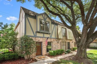 14703 Barryknoll Lane 26, Houston, TX 77079