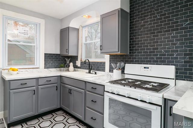 216 S Hartnett Avenue, Ferguson, MO 63135