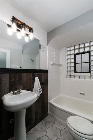 216 S Hartnett Avenue, Ferguson, MO 63135