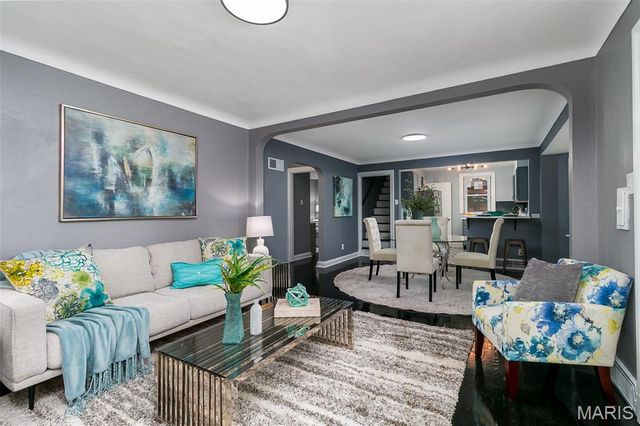 216 S Hartnett Avenue, Ferguson, MO 63135