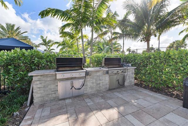 2387 Rollingwood Court, Oakland Park, FL 33309
