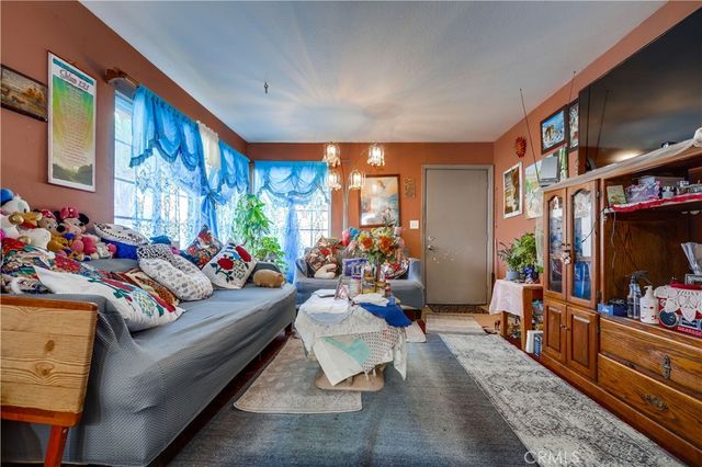 1813 Cedar, Santa Ana, CA 92707