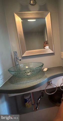 6718 CINNAMON DR, Philadelphia, PA 19128