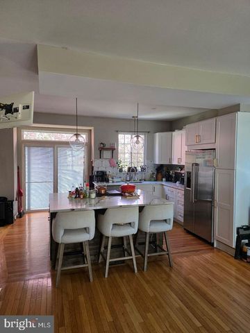 6718 CINNAMON DR, Philadelphia, PA 19128