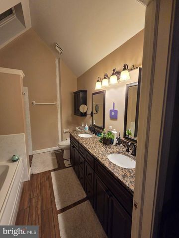 6718 CINNAMON DR, Philadelphia, PA 19128