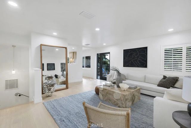 1712 Rotary, Los Angeles, CA 90026