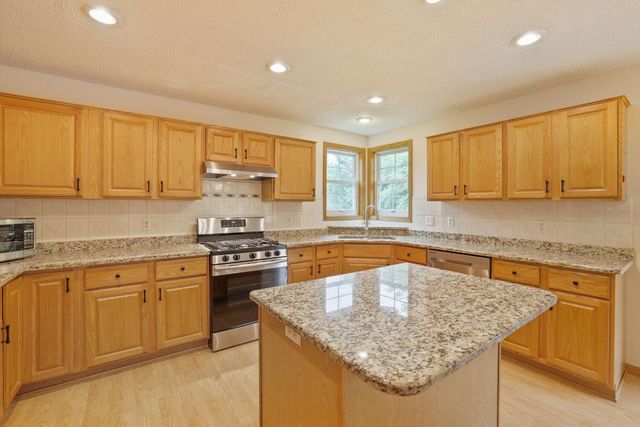 2337 Manuela Drive, Chaska, MN 55318