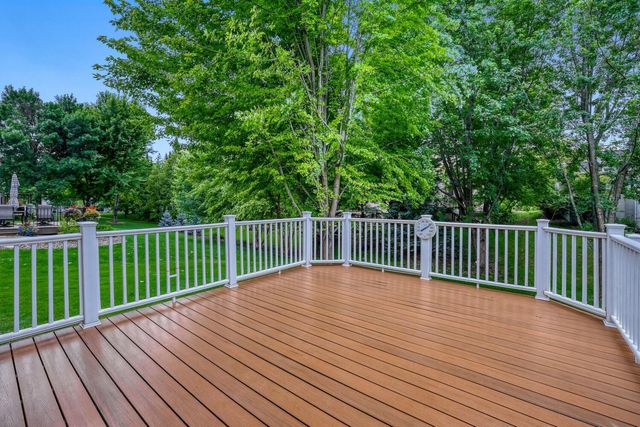 2337 Manuela Drive, Chaska, MN 55318