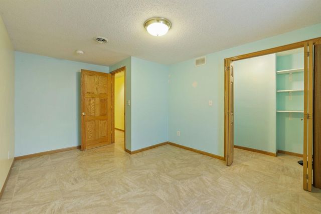 2337 Manuela Drive, Chaska, MN 55318