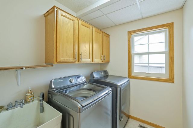 2337 Manuela Drive, Chaska, MN 55318