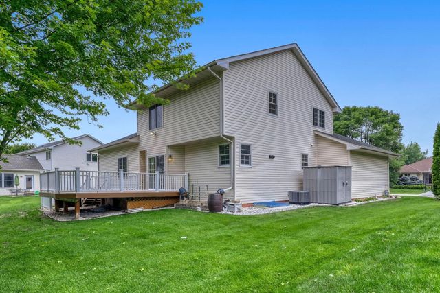 2337 Manuela Drive, Chaska, MN 55318