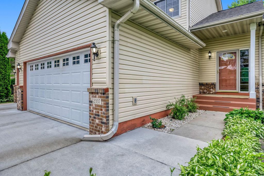 2337 Manuela Drive, Chaska, MN 55318 — photo 3