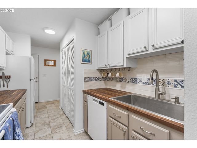 4619 LAKEVIEW Blvd, Lake Oswego, OR 97035