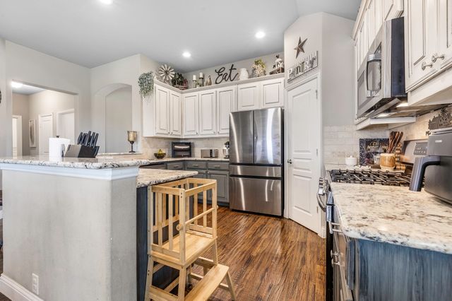 1028 Crest Meadow Drive, Fort Worth, TX 76052