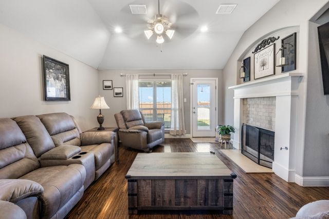 1028 Crest Meadow Drive, Fort Worth, TX 76052