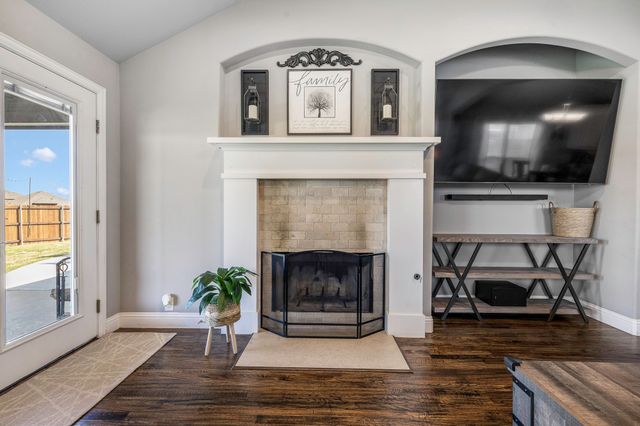 1028 Crest Meadow Drive, Fort Worth, TX 76052