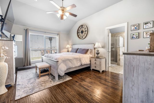 1028 Crest Meadow Drive, Fort Worth, TX 76052