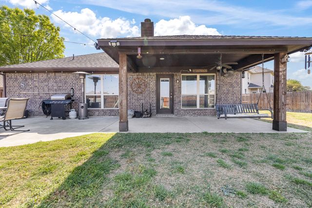 1028 Crest Meadow Drive, Fort Worth, TX 76052