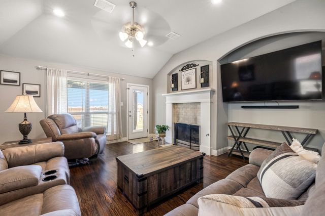 1028 Crest Meadow Drive, Fort Worth, TX 76052