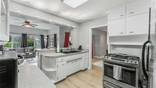 926 HOLLINGSWORTH ROAD, Lakeland, FL 33801