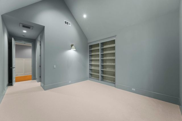 5 Hollymead Drive, The Woodlands, TX 77381