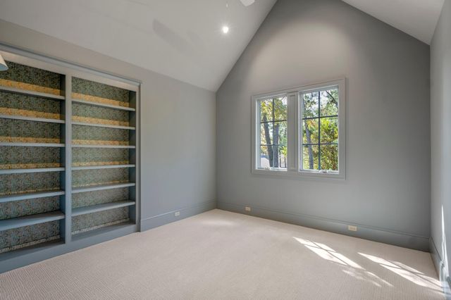 5 Hollymead Drive, The Woodlands, TX 77381