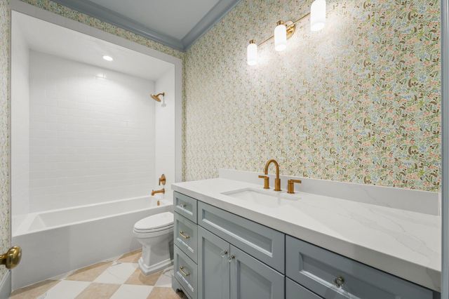 5 Hollymead Drive, The Woodlands, TX 77381