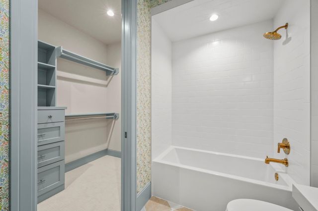 5 Hollymead Drive, The Woodlands, TX 77381