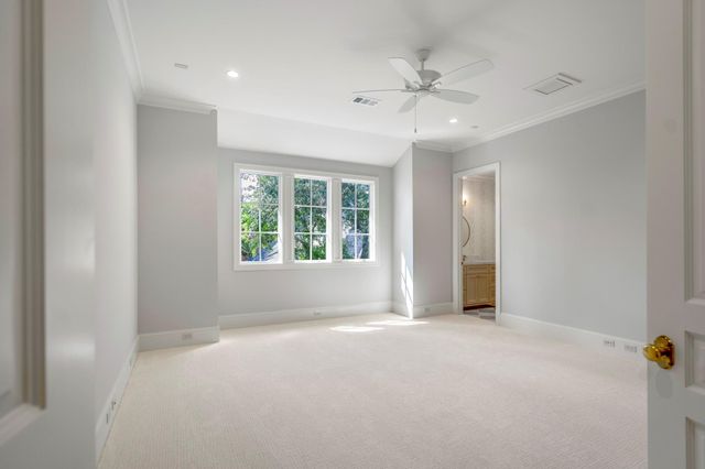 5 Hollymead Drive, The Woodlands, TX 77381