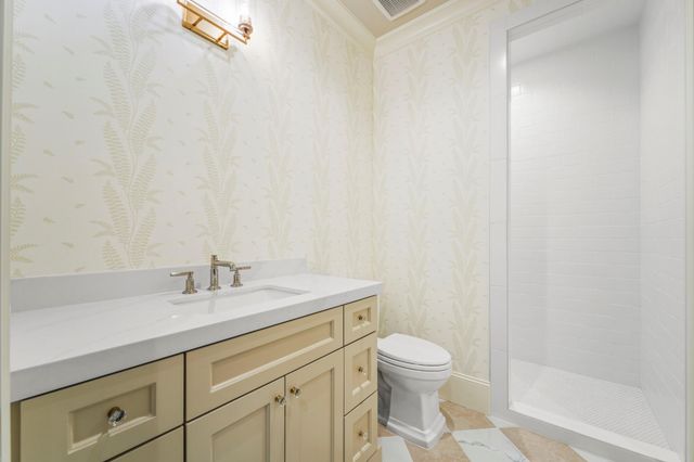 5 Hollymead Drive, The Woodlands, TX 77381