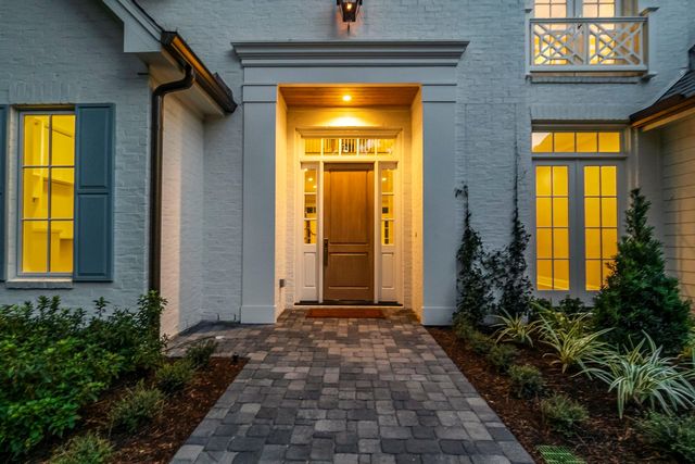 5 Hollymead Drive, The Woodlands, TX 77381