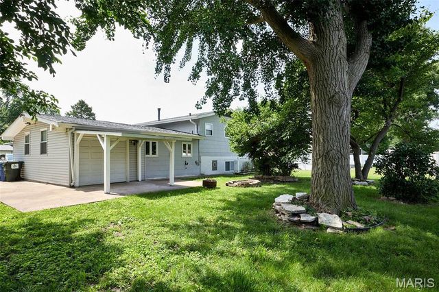 13 Sunridge Lane, Florissant, MO 63031