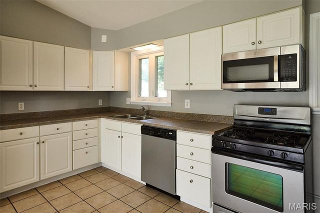 13 Sunridge Lane, Florissant, MO 63031