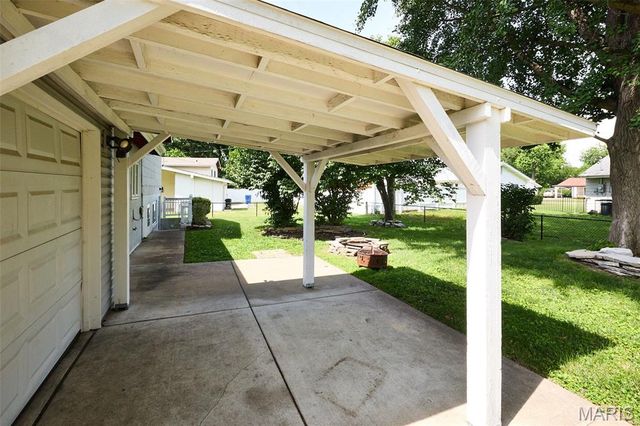 13 Sunridge Lane, Florissant, MO 63031