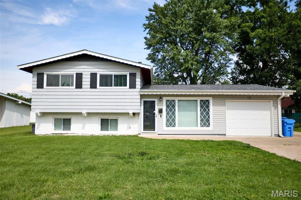 13 Sunridge Lane, Florissant, MO 63031