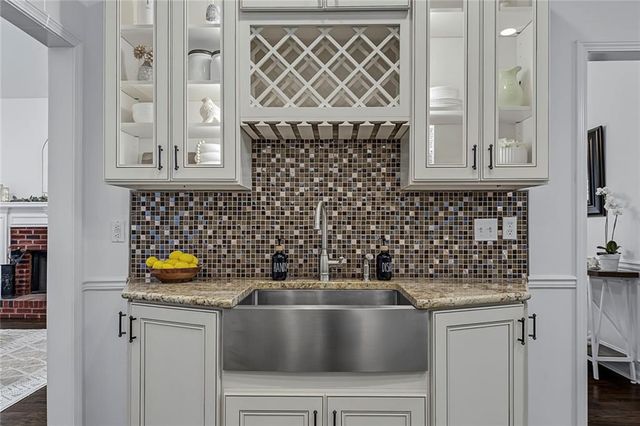 1509 Shadow Ridge Circle, Woodstock, GA 30189