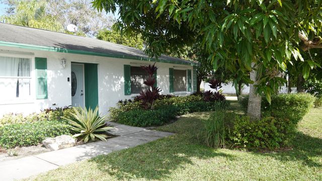 5805 BOSQUE Lane, West Palm Beach, FL 33415